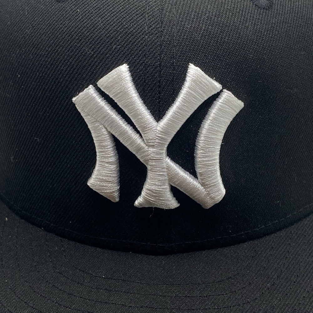 New York Yankees Hat All Black New Era 59fifty Fitted 7 VGC Blackout Large Logo - Picture 3 of 11